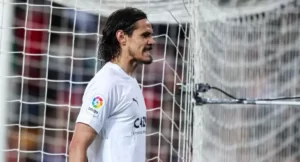 Cavani opuszcza Valencię.