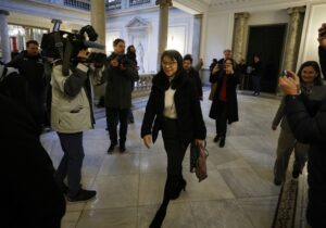 Asociación de Peñas Valencianistas odpowiada Layhoon