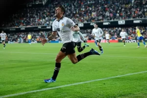 Hugo Duro: “9” na plecach dodaje skrzydeł napastnikowi Valencii