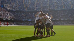 Duet napastników daje trzy punkty Valencii (2-1)