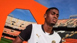 Valencia zaprezentowała koszulkę domową na sezon 2024/2025