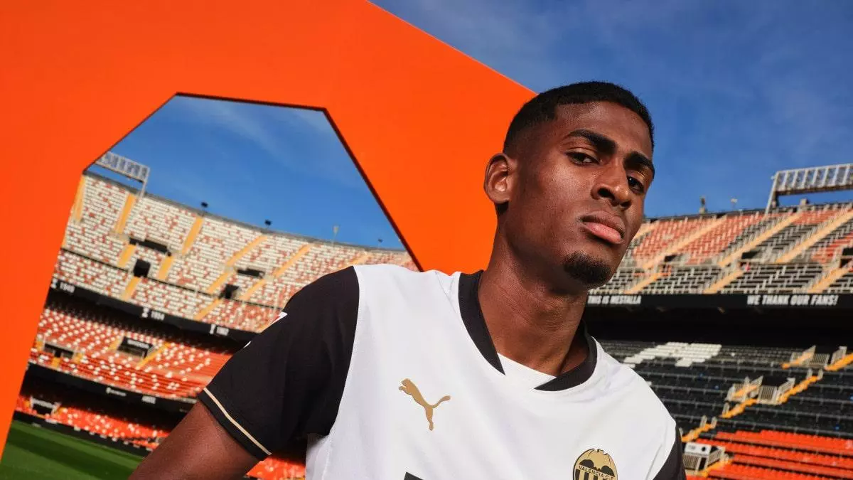 Valencia zaprezentowała koszulkę domową na sezon 2024/2025