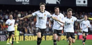 Problem Valencii w środku pola