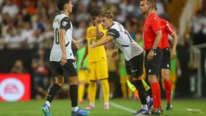 Dani Gómez kończy trening ze złamanym nosem