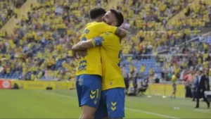 Światła reflektorów na Diego Moreno, Moleiro i Cillessena