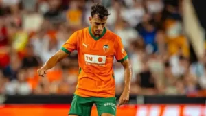 Sytuacja Rubéna Iranzo, zawodnika Valencii, to kolejny przykład trudności, z jakimi mierzą się dziś tysiące rodzin