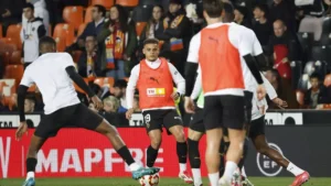 Max Aarons, transfer „zaginiony w akcji”