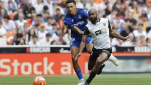 Foulquier zostaje: Nowy kontrakt do 2027 roku