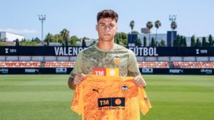 Vicent Abril przedłuża kontrakt z Valencią CF