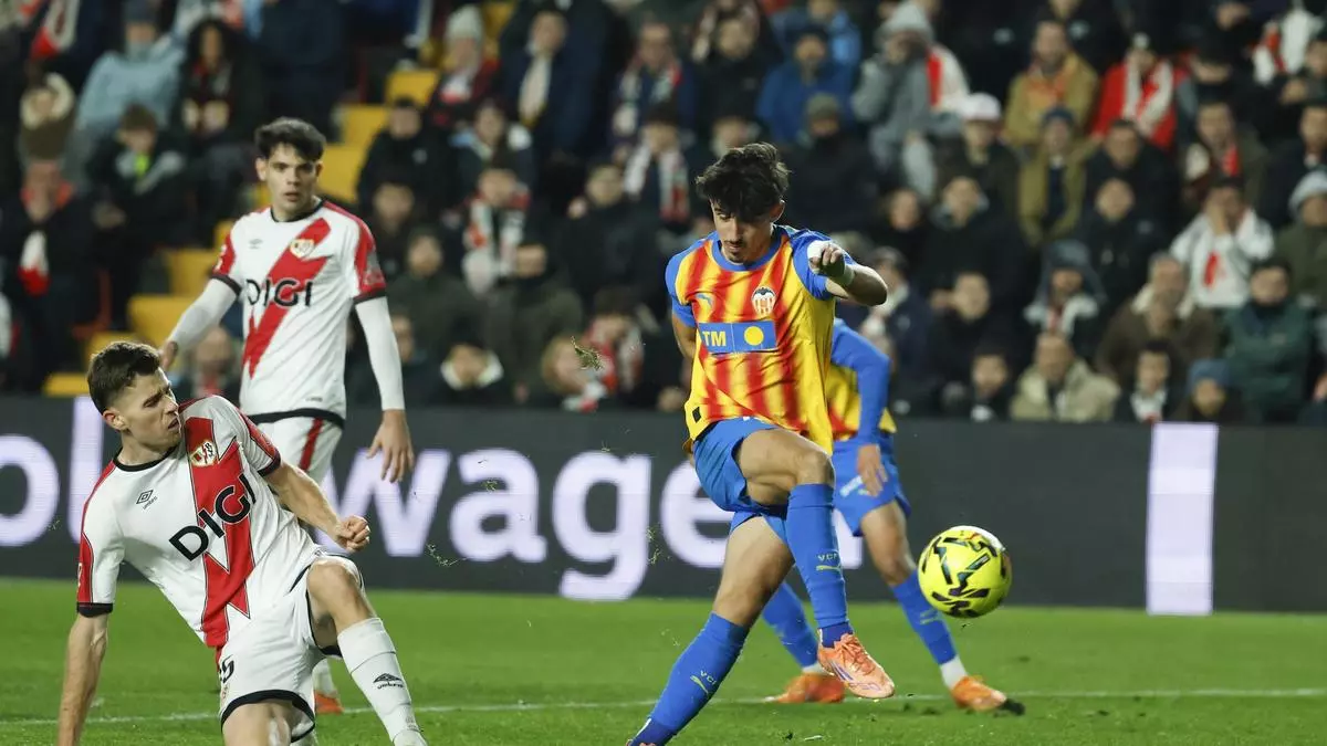 Valencia zdobywa punkt w Vallecas (1-1)