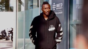 Oficjalnie: Umar Sadiq “Nietoperzem”