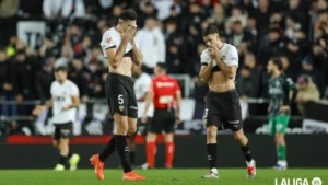 Valencia CF ratuje punkt, który nie wystarcza, przeciwko Elche CF (1-1)