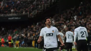 Valencia po wielkich emocjach ogrywa Espanyol (3-2)