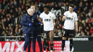 Prawa obrona rozbita w Valencii przed derbami