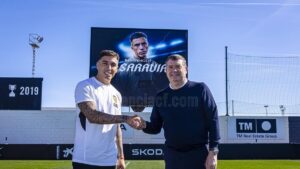 Renzo Saravia oficjalnie “Nietoperzem”