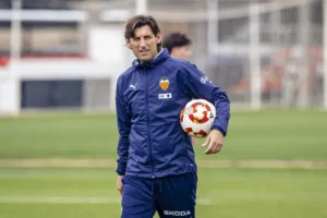 Zmiany w strukturze Valencii CF: odejście Angulo i poszukiwanie nowego dyrektora sportowego