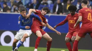 Valencia odzyskuje swoją przeciętność na Carlos Tartiere (1-0)