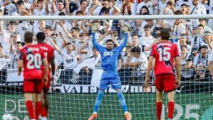 Valencia – Rayo: biel na trybunach, mrok na boisku (1-1)
