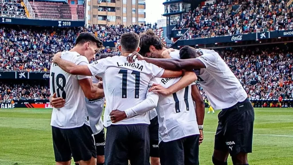 Valencia CF gra z Barceloną o Europę, dumę i rozliczenie sezonu