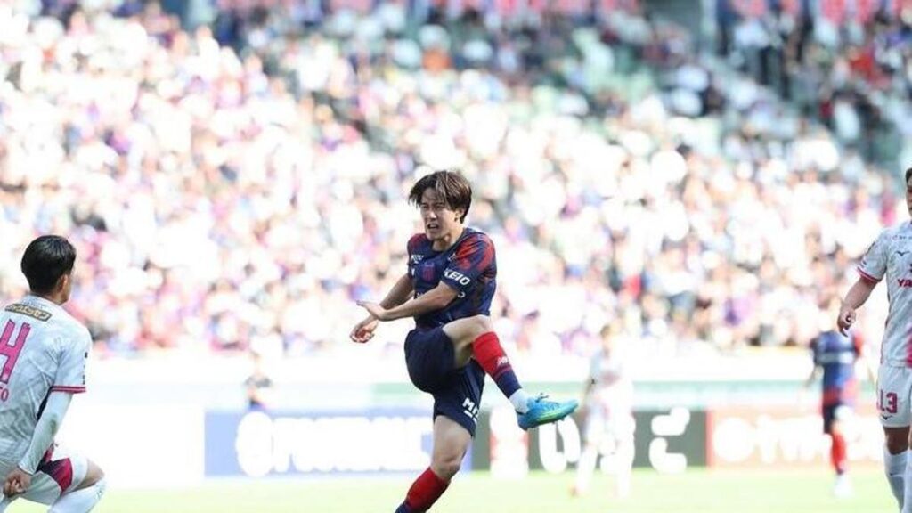 Kim jest Ryunosuke Sato, bliski transfer Valencii CF?