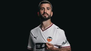 Pierwszy strój Valencii CF na sezon 2026/27