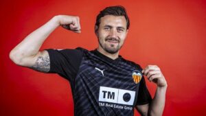 Dimitrievski wywalczył rolę podstawowego bramkarza Valencii CF i wpływa na plany transferowe
