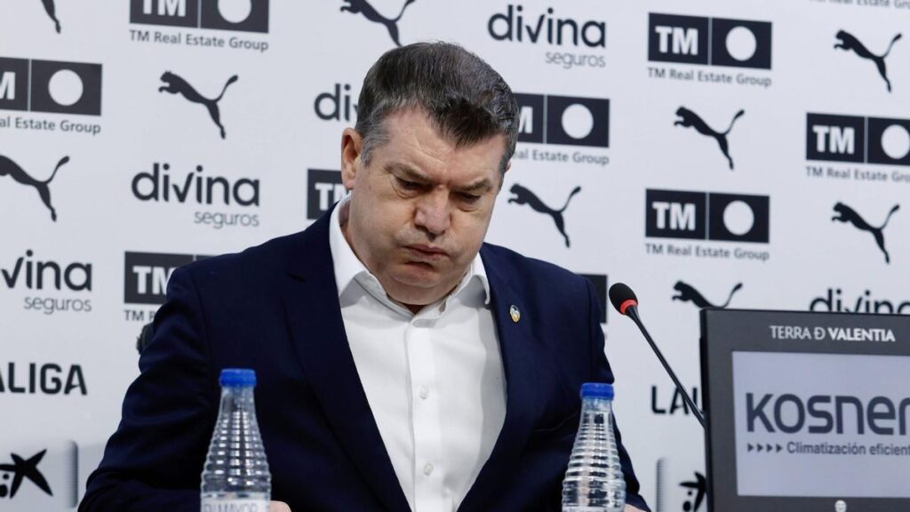 Kadra Valencii CF z dziurami w każdej formacji na dziesięć dni przed startem okresu przygotowawczego