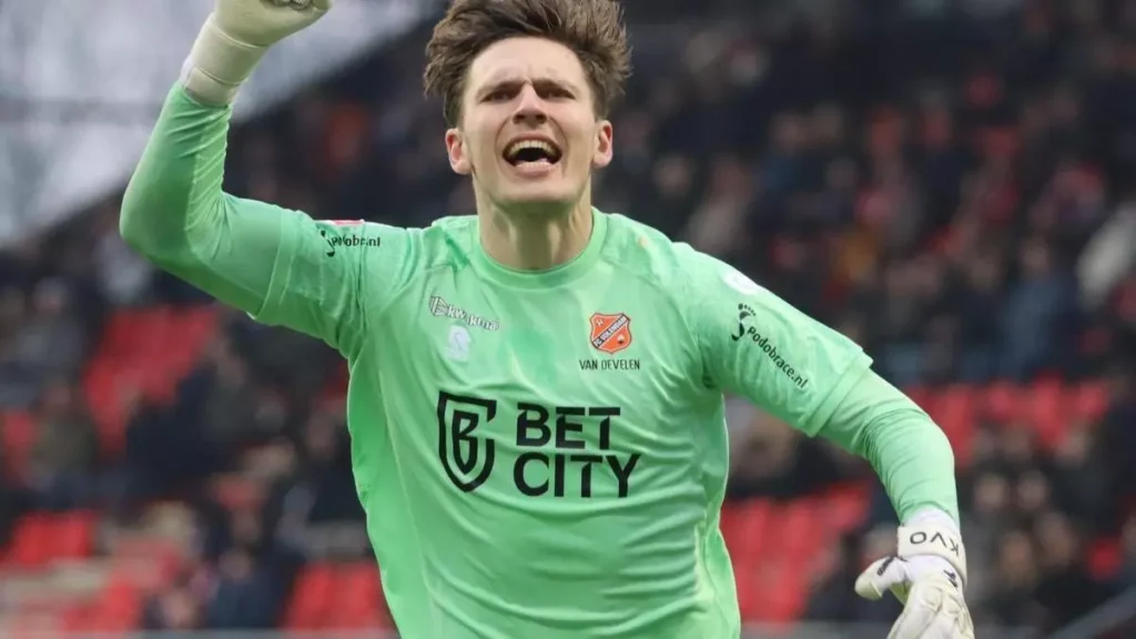 Valencia CF interesuje się Kayne’em van Oevelenem