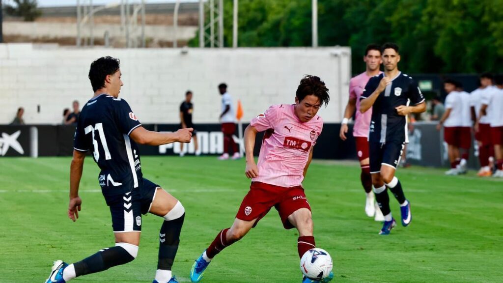 Sato prowadzi Valencię CF do zwycięstwa w meczu towarzyskim (3:0)