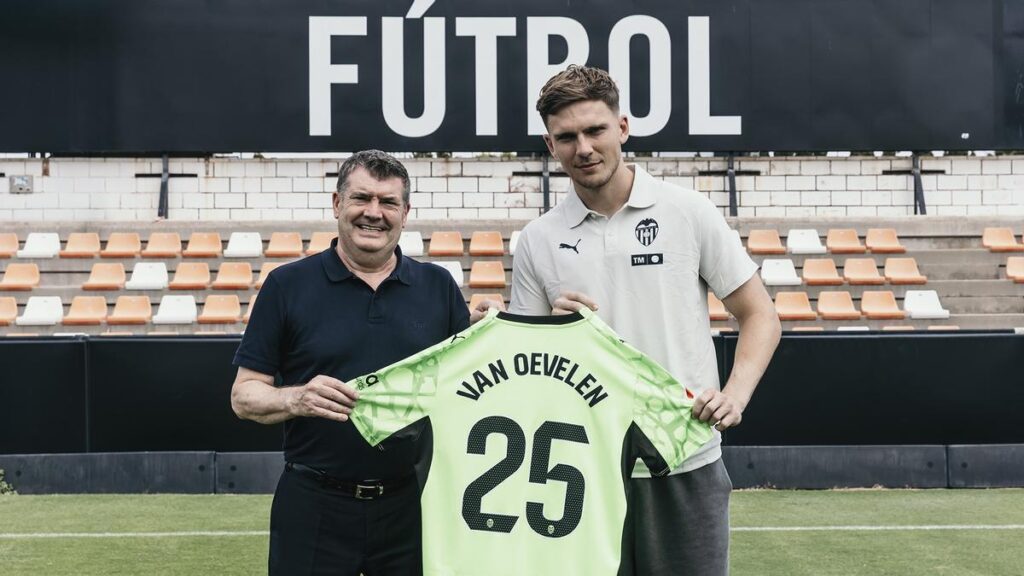 Oficjalnie: Kayne van Oevelen nowym zawodnikiem Valencii CF
