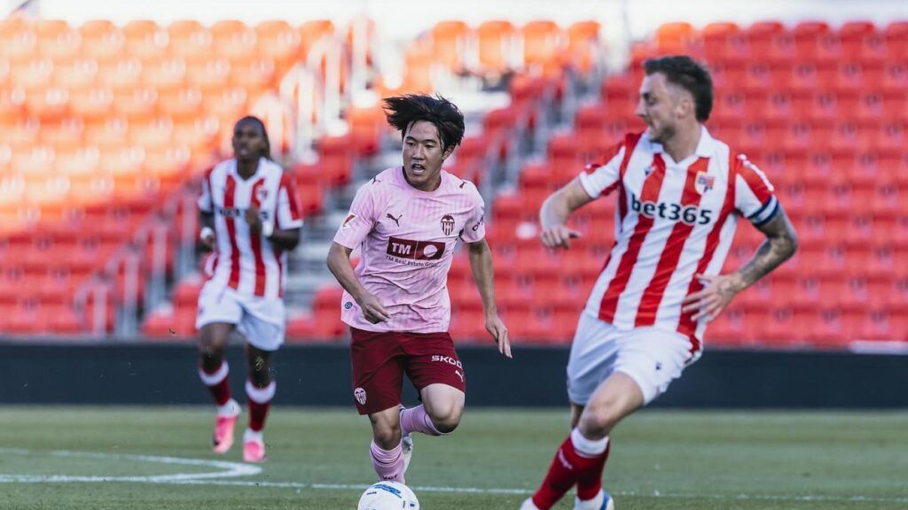 Skrajnie niebezpieczna sytuacja Valencii CF na trzy tygodnie przed startem LaLiga